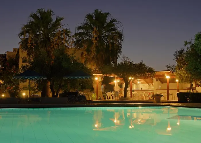 Hotell Tina Flora 3*