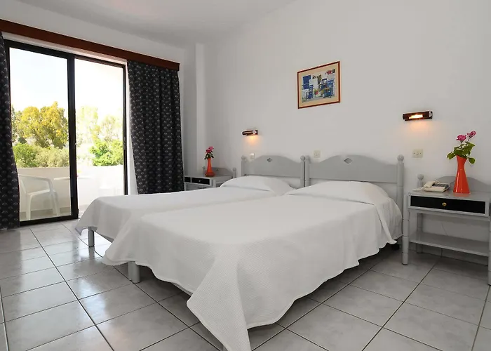 Hotell Tina Flora 3*