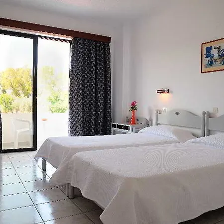Tina Flora Hotel 3*