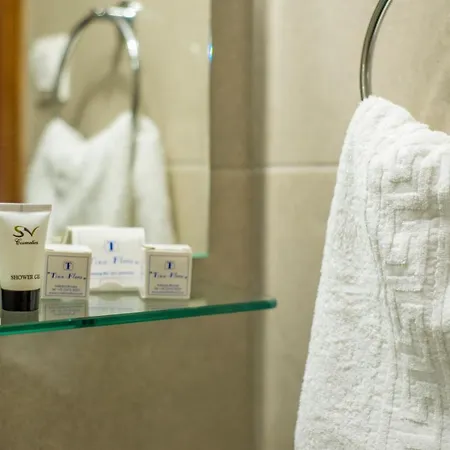 Tina Flora ホテル