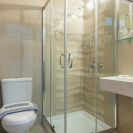 Tina Flora ホテル コリンビア